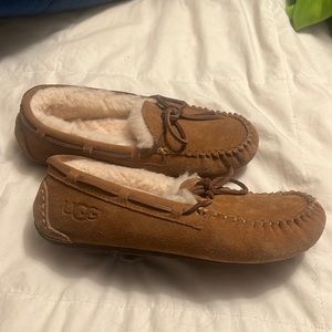 UGG Unisex-Child Dakota Slipper